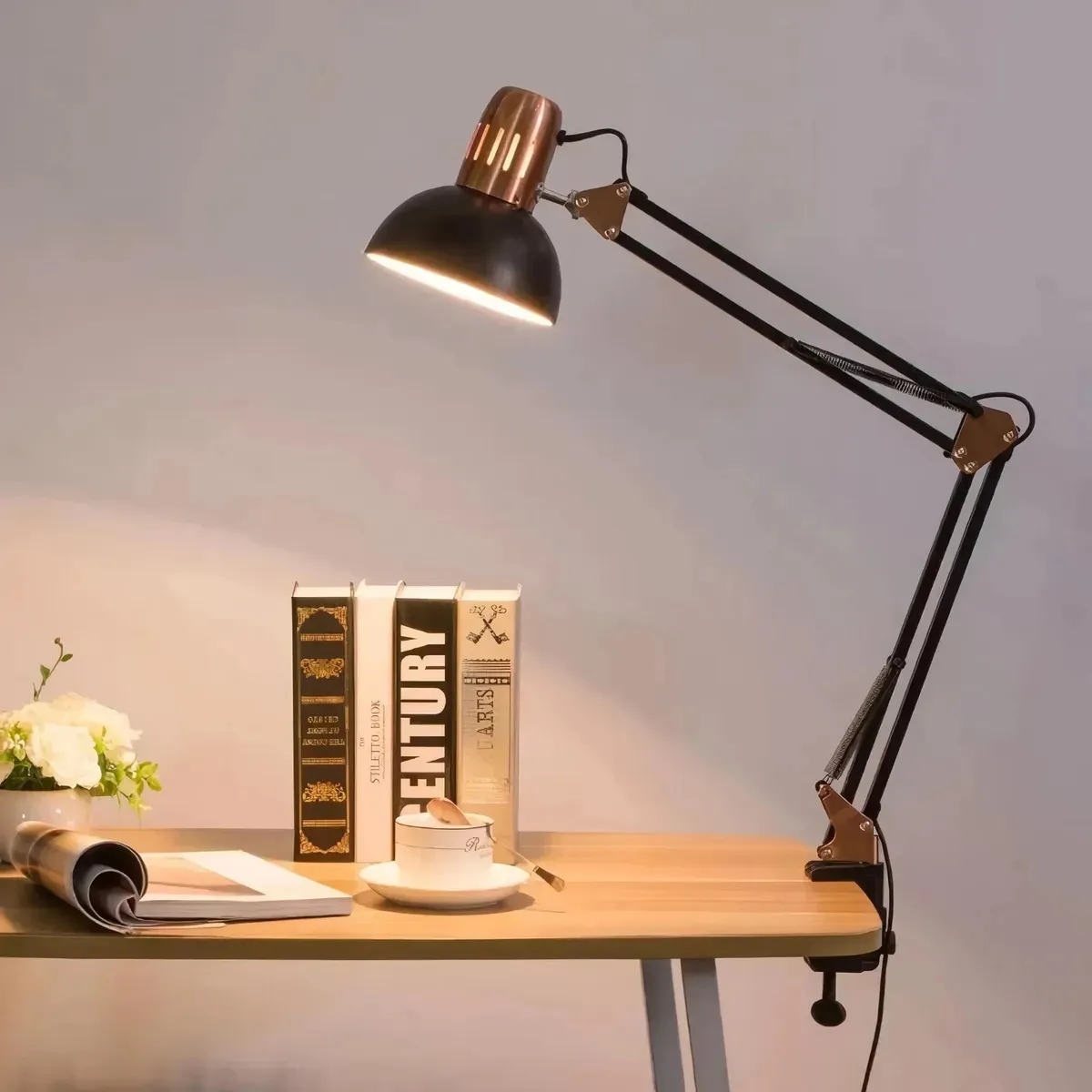 Luminária Pixar Com Detalhes Rosê - Articulada Com Garra Preto